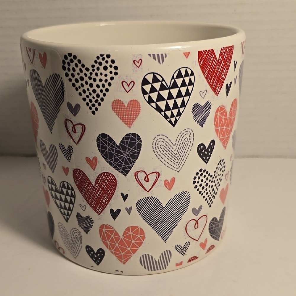 Heart‎ Patterned Ceramic Mug - Picture 2 of 6